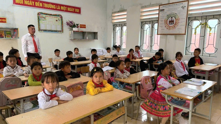 Các em học sinh Trường Tiểu học Phố Cáo, Phố Bảng. 1000043415.jpg