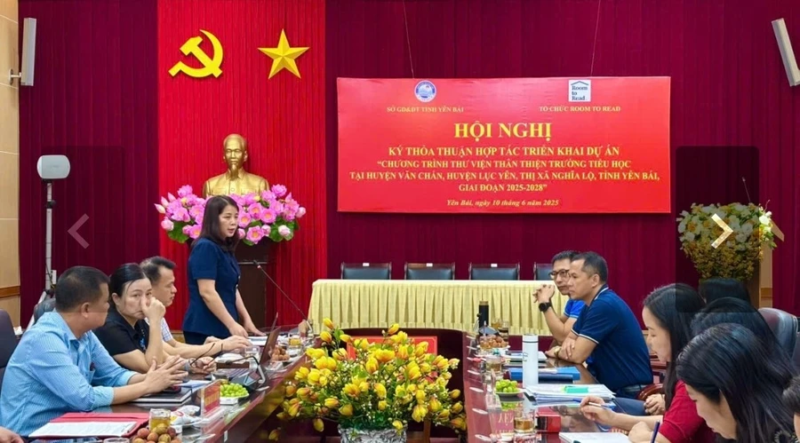 Bà Nguyễn Thu Hương, Phó Giám đốc Sở GD&ĐT Yên Bái phát biểu tại hội nghị.