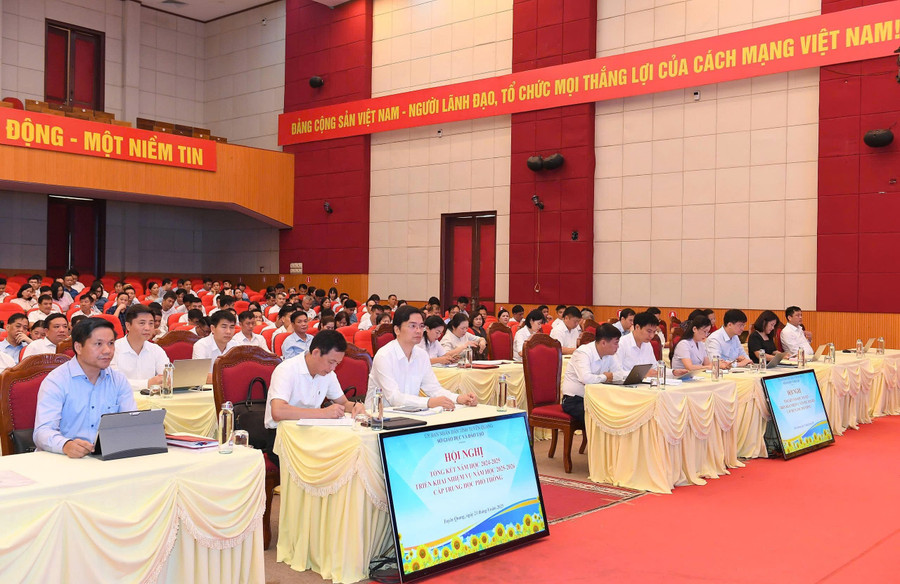 Hội nghị tổng kết, triển khai nhiệm vụ năm học mới cấp THPT tại Tuyên Quang.