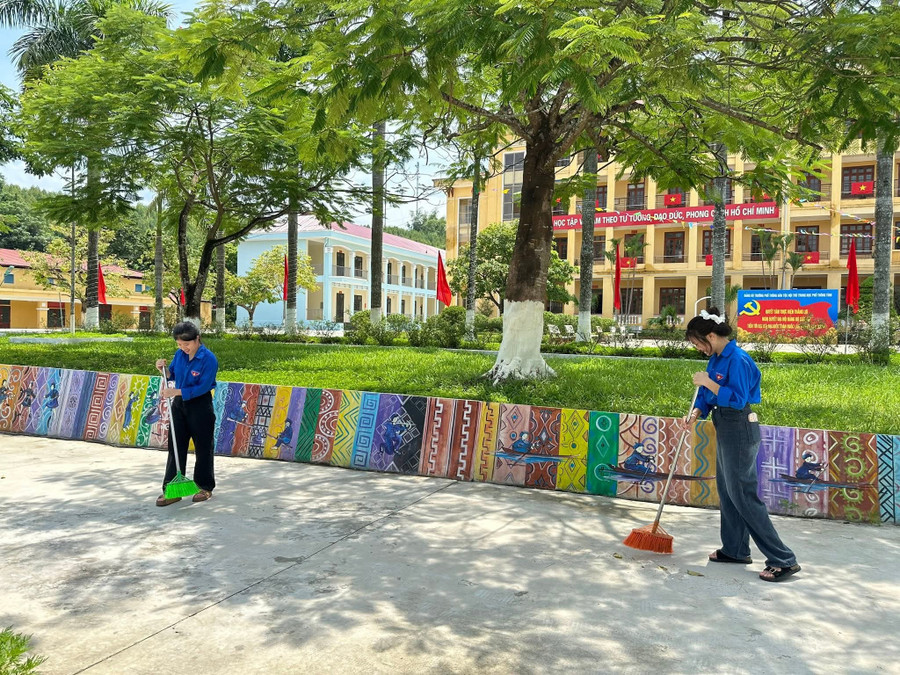 Hoạt động giúp các em học sinh lan tỏa tình yêu nước, chung tay bảo vệ môi trường. 1000040530.jpg