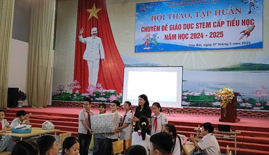 Các em học sinh tham gia tại buổi tập huấn. 57.jpg