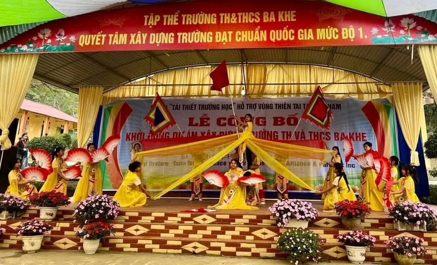 Trường Tiểu học & THCS Ba Khe, huyện Văn Chấn, tỉnh Yên Bái trong buổi lễ.