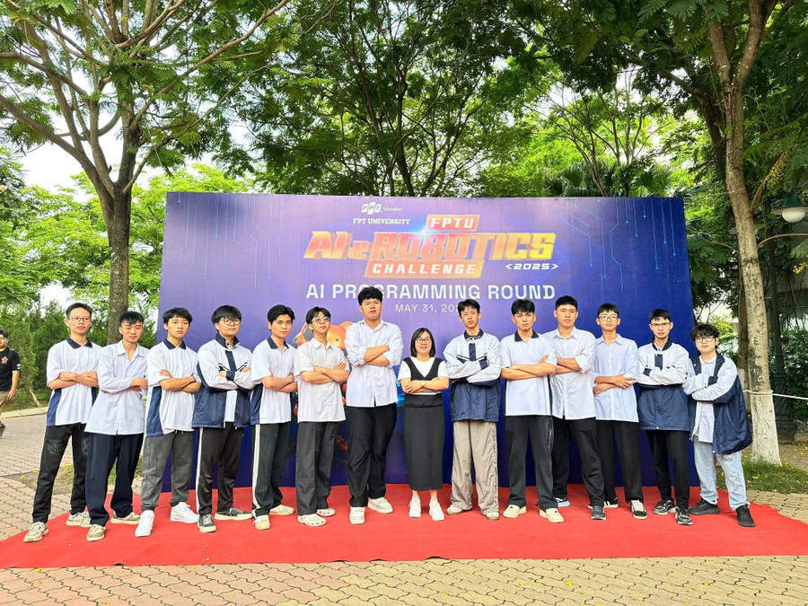 Học sinh Trường THPT Chuyên Nguyễn Tất Thành tỏa sáng tại các sân chơi trí tuệ.
