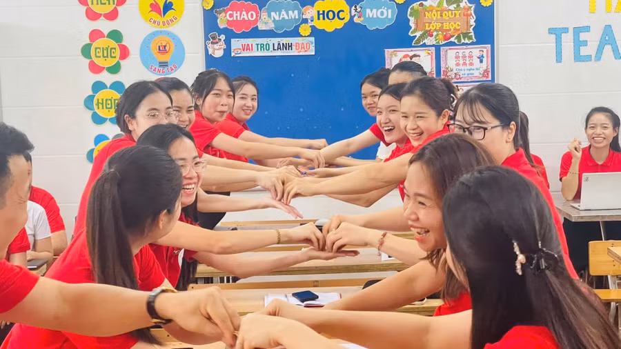 Giáo viên Trường Tiểu học Lê Văn Tám tập huấn công tác chuyên môn.