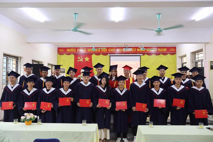 Lễ tốt nghiệp của các học viên trong không khí ấm áp và kỳ vọng. 1000039379.jpg