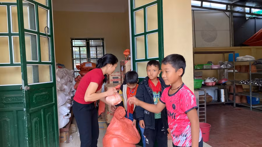 "Thôi hưởng chế độ bán trú" đối với học sinh vùng khó khăn là 1 bài toán.