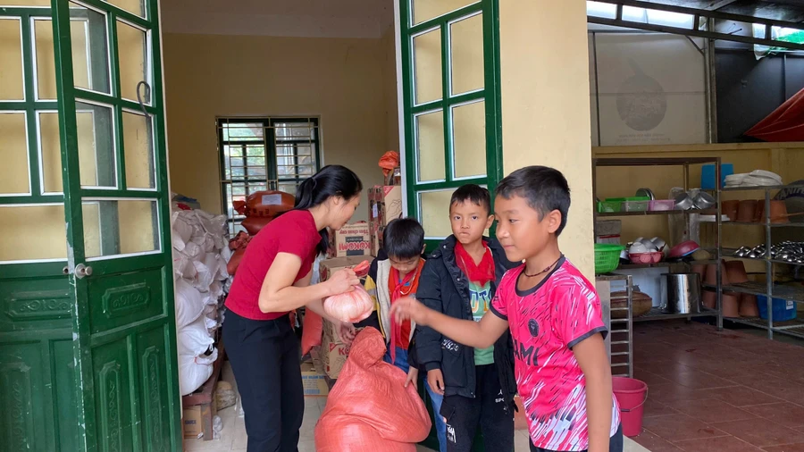 "Thôi hưởng chế độ bán trú" đối với học sinh vùng khó khăn là 1 bài toán.