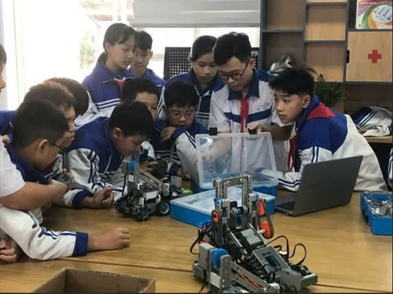 Hoạt động STEM, AI, robotics tại Trường THCS Lê Quý Đôn.