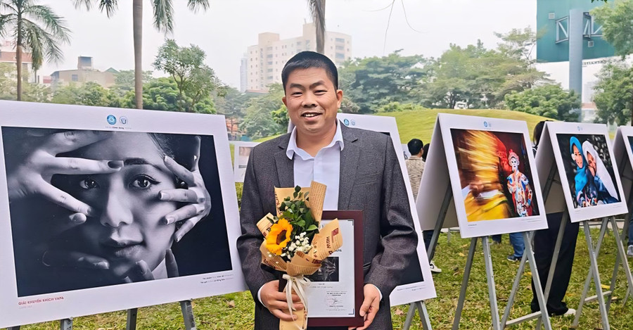 Thầy giáo Lê Hồng Đức và tác phẩm "Cám dỗ".