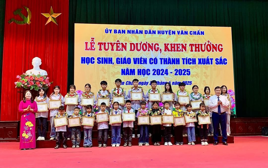 Kết quả nổi trội do có nhiều cọ xát trong giáo dục. 1000032472.jpg