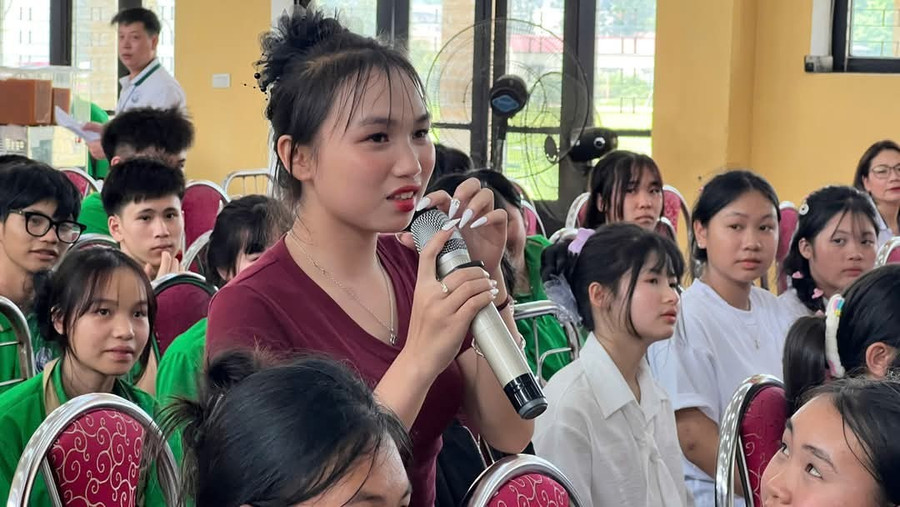 Các em học sinh tại buổi trải nghiệm. 1000032484.jpg