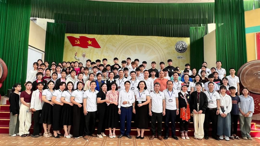 Tham quan trải nghiệm để định hướng nghề nghiệp từ sớm. 1000032485.jpg