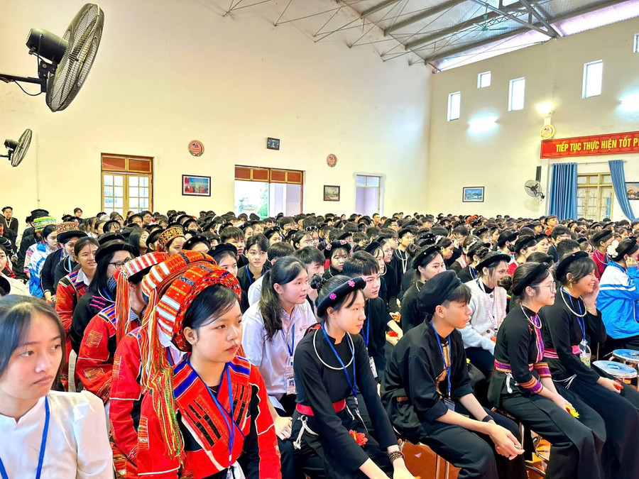 Các em học sinh Trường PTDTNT tỉnh Tuyên Quang.