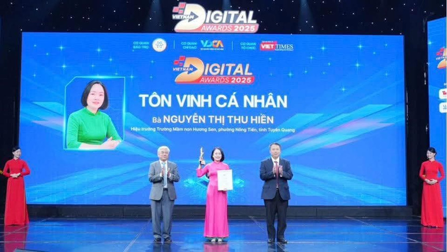 Bà Nguyễn Thị Thu Hiền được vinh danh trong công tác chuyển đổi số.