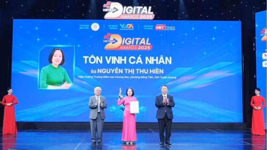 Bà Nguyễn Thị Thu Hiền được vinh danh trong công tác chuyển đổi số.