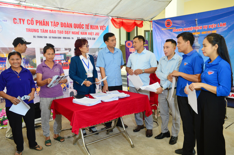 Giải pháp trọng tâm trong việc giúp người dân thoát nghèo tại tỉnh Tuyên Quang là trao "cần câu" thay vì "con cá". 1000042876.jpg