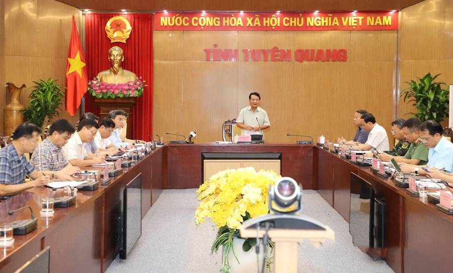Ông Hầu A Lềnh, Bí thư tỉnh Tuyên Quang chỉ đạo dồn toàn lực cứu người, khắc phục hậu quả thiên tai. 1000042322.jpg