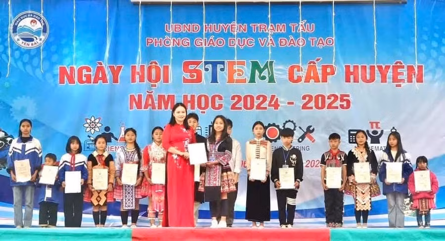 Học sinh huyện Trạm Tấu với Ngày hội STEM.