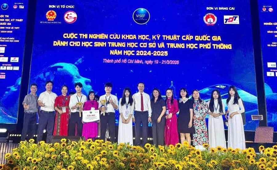 Dự án của các em học sinh trường THPT Chuyên Nguyễn Tất Thành (TP Yên Bái) đạt giải Nhì và giải Triển vọng 