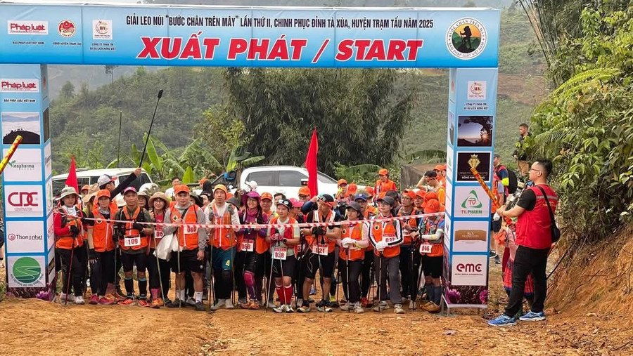Các vận động viên chuẩn bị xuất phát.