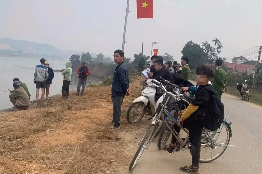 Khúc sông nơi xảy ra vụ lật thuyền khiến 2 vợ chồng đánh cá tử vong.