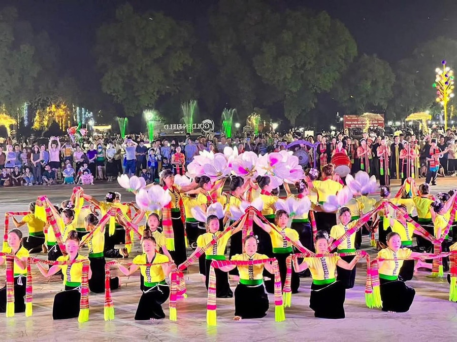 Điểm đến hấp dẫn du khách trong và ngoài nước đến với mảnh đất Mường Lò.