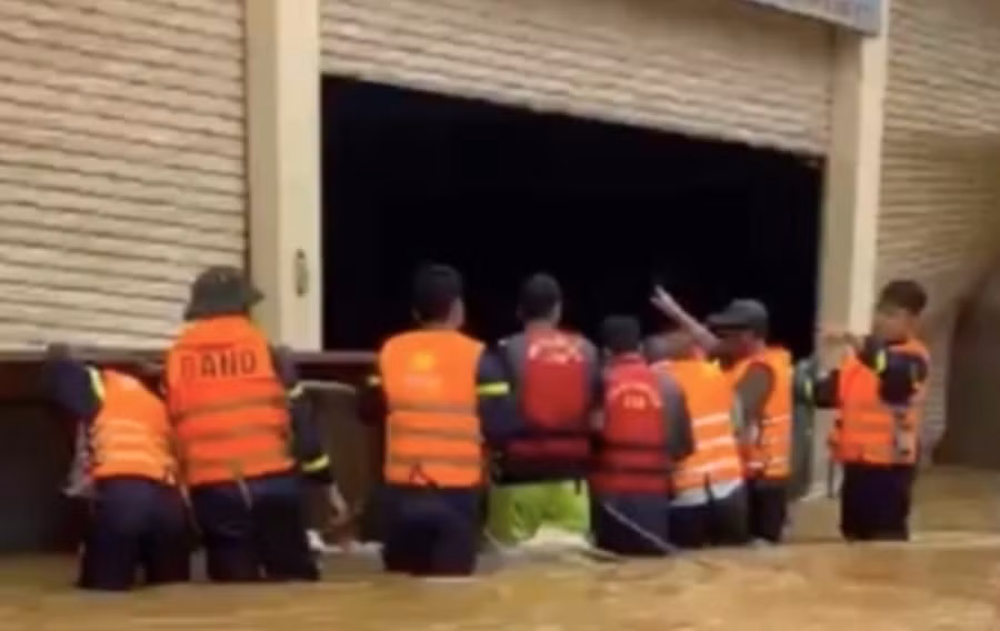 Thành viên đoàn cứu trợ tử vong do sự cố lật thuyền trong khi đang đi cứu giúp người dân.