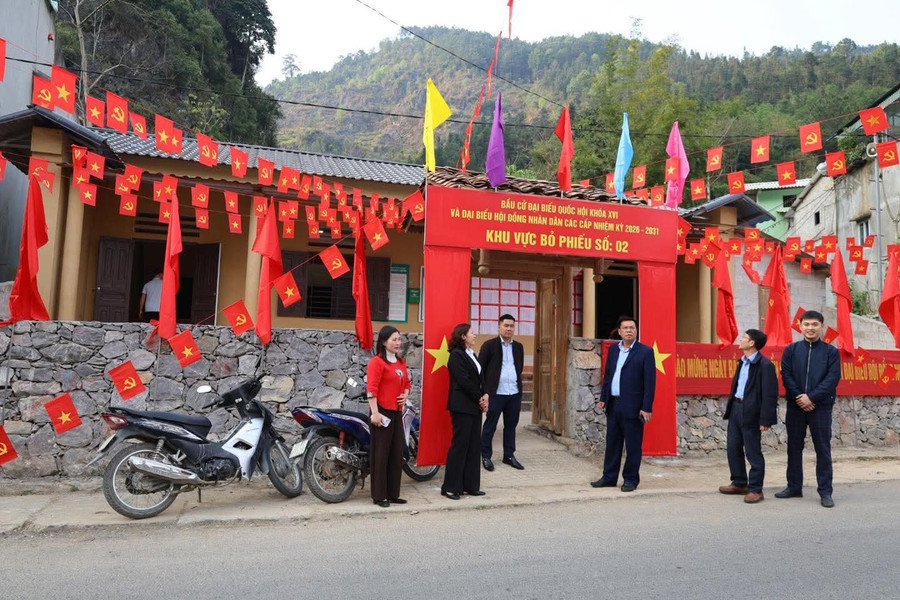 Các điểm bầu cử tại xã Đồng Văn, Tuyên Quang.