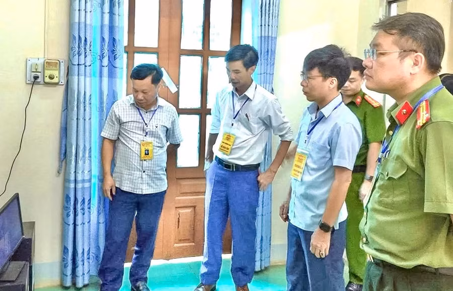 Ban Chỉ chỉ đạo Kỳ thi tốt nghiệp THPT tỉnh Yên Bái kiểm tra các điểm thi.