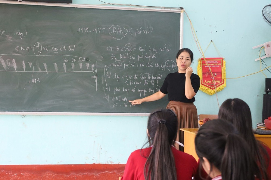 Cô giáo Lê Thị Phương trong tiết dạy của mình.