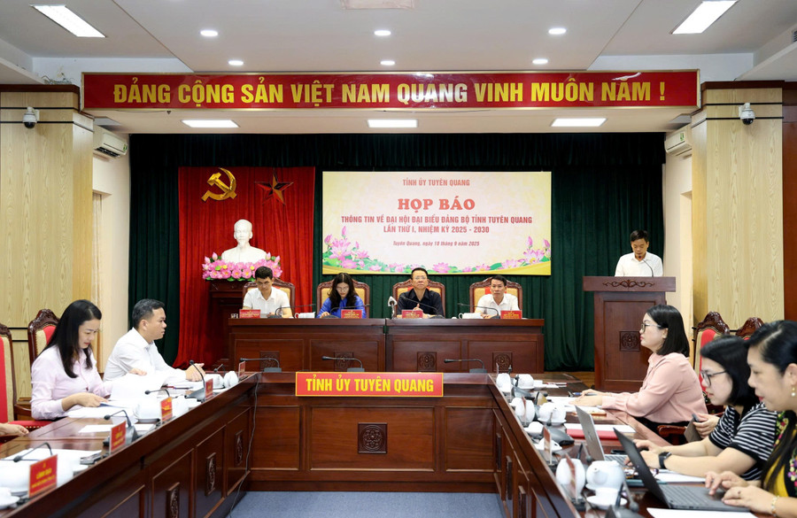 Tuyên Quang họp báo thông tin về Đại hội Đảng bộ lần thứ I.