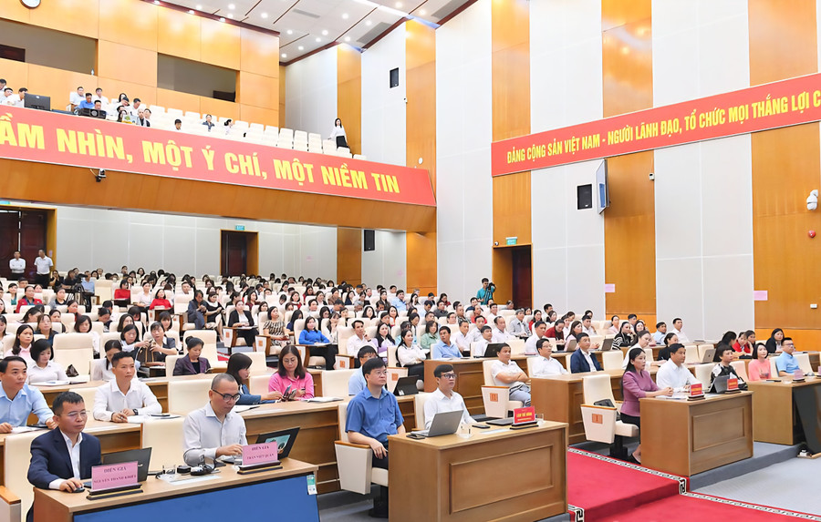 ผู้แทนที่เข้าร่วมงาน 1000043477.jpg