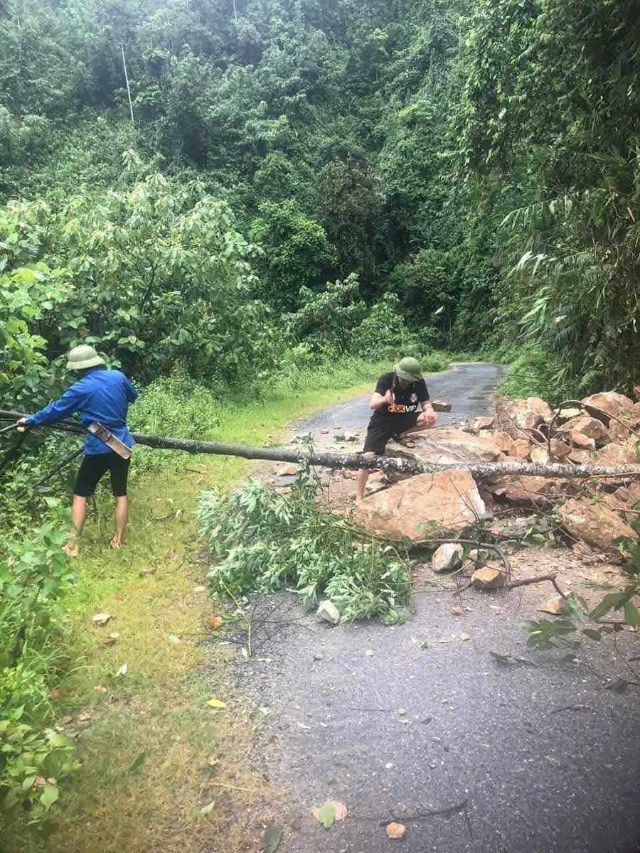 Cảnh báo đá lăn thuộc xã Suối Quyền, huyện Văn Chấn. 1000032900.jpg