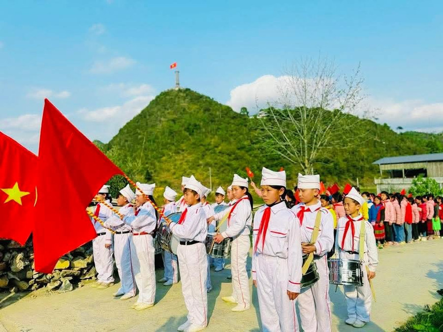 Những hình ảnh đẹp của học sinh nơi địa đầu Tổ quốc hướng tới ngày bầu cử.