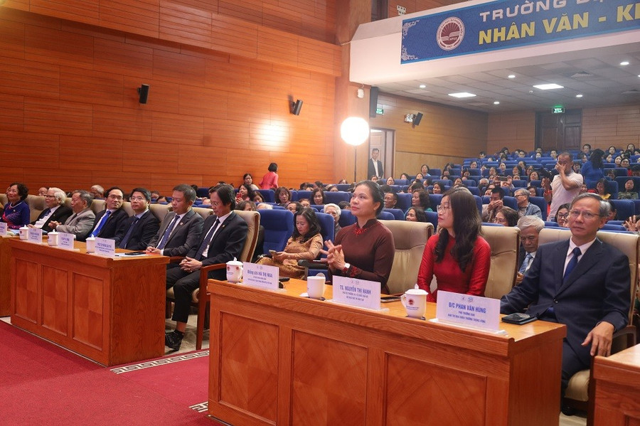 Các đại biểu tham dự buổi lễ. img-8989.jpg