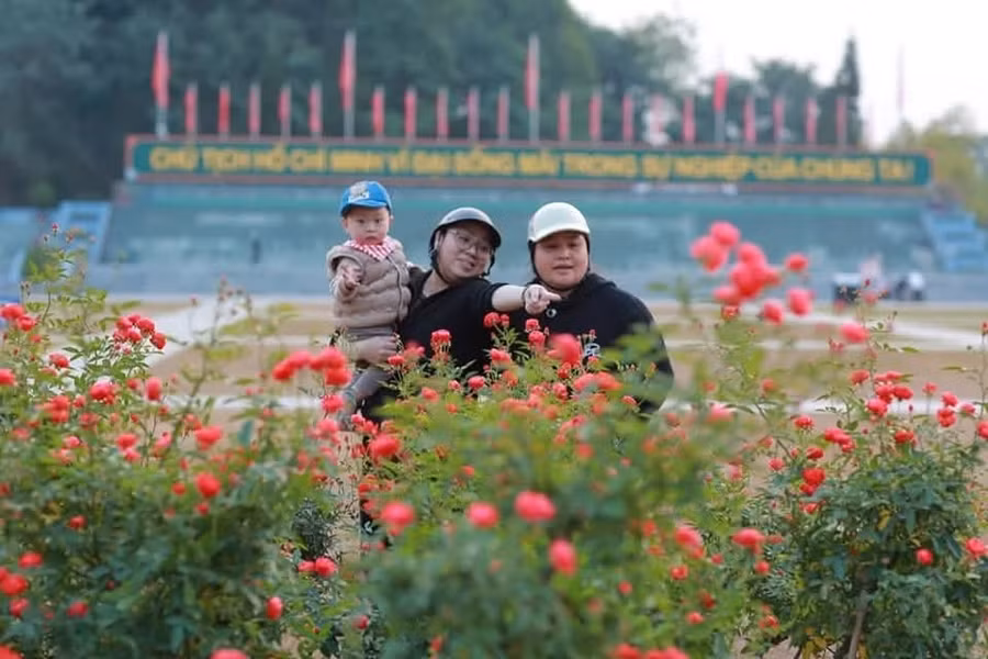 Không khí đón Xuân rộn ràng khắp các nẻo đường tại TP Tuyên Quang. (Ảnh: Anh Đoàn).