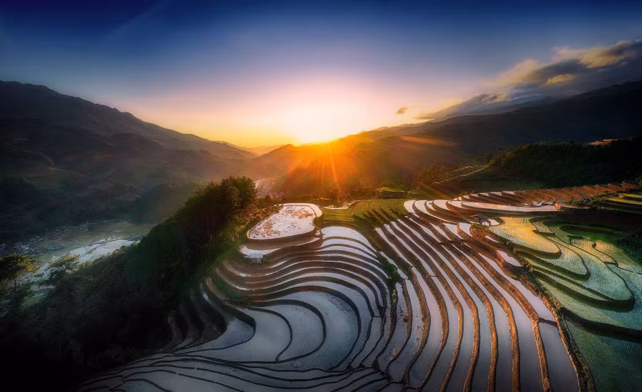 Ruộng bậc thang Mù Cang Chải là điểm đến lý tưởng cho những du khách yêu thích thiên nhiên hùng vĩ. (Ảnh: Văn Đức).