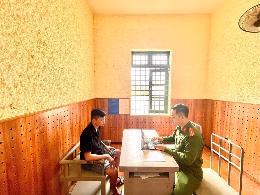Nguyễn Tuấn Anh tại CQ CSĐT. (Ảnh: CA huyện Văn Yên)
