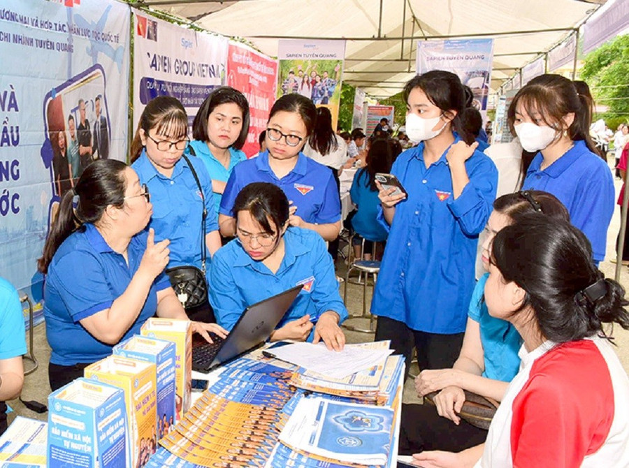 Tuyên Quang với hướng đi xuất khẩu lao động giúp người dân thoát nghèo.
