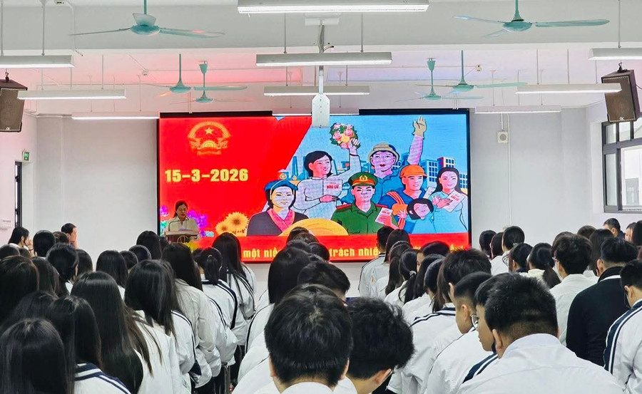 Buổi sinh hoạt chuyên môn lan tỏa trách nhiệm công dân tại Trường THPT Chuyên Tuyên Quang.