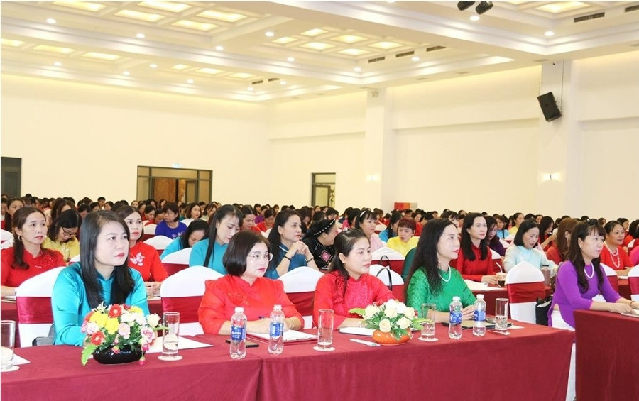 Các đại biểu tham dự hội nghị trực tiếp. (Ảnh: Lê Hải)