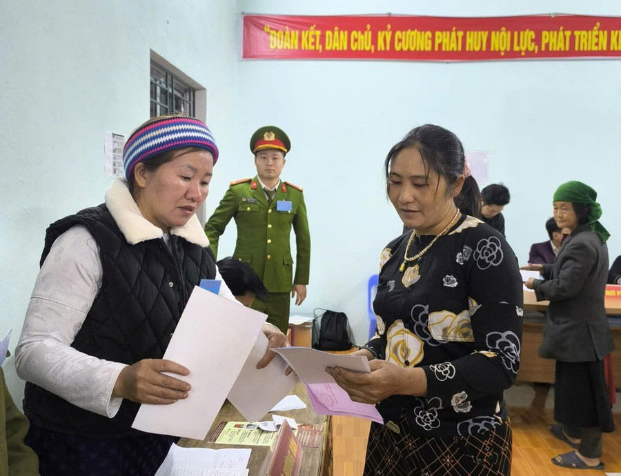 Người dân nơi địa đầu Tổ quốc thể hiện tinh thần trách nhiệm trong cuộc bầu cử.