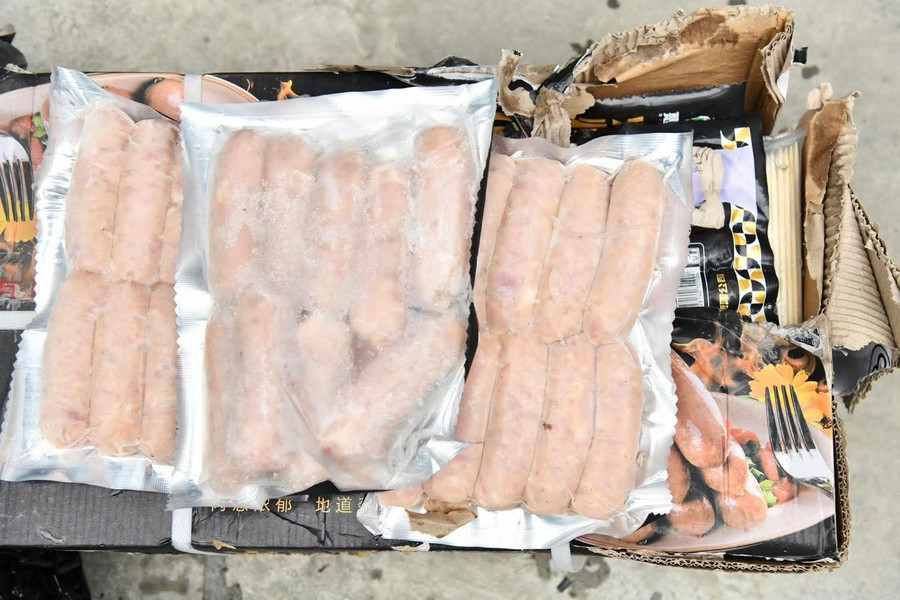 Số lạp xưởng không rõ nguồn gốc bị Công an Tuyên Quang tạm giữ. (Ảnh: CATQ)