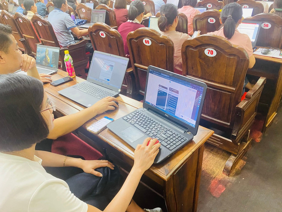 Hoạt động nhằm nâng cao khả năng sử dụng AI, phục vụ tốt trong quá trình triển khai công việc. 1000041269.jpg