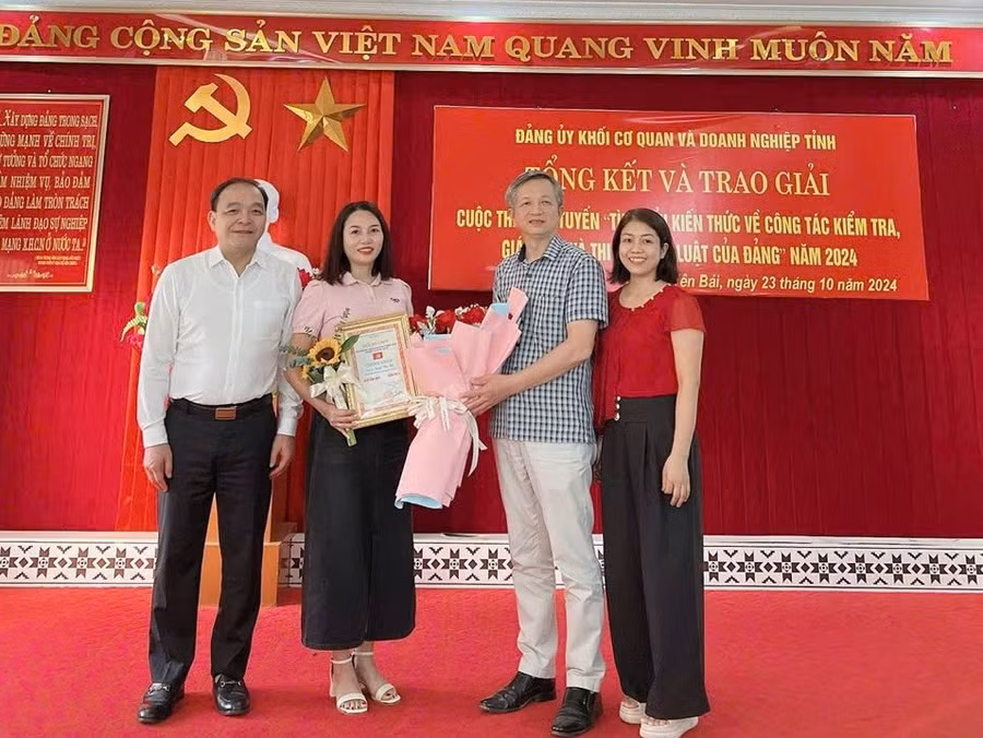 Cô giáo Trịnh Thu Hà (áo hồng) được đánh giá là 1 giáo viên tài năng. (Ảnh: NVCC)