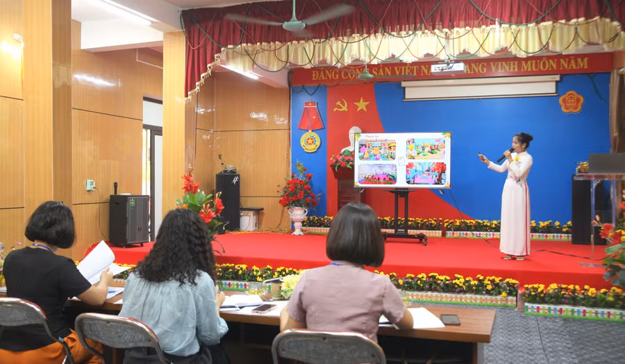 Giáo viên Trường Mầm non Hoa Hồng, phường Hà Giang 2 thi nội dung trình bày biện pháp.