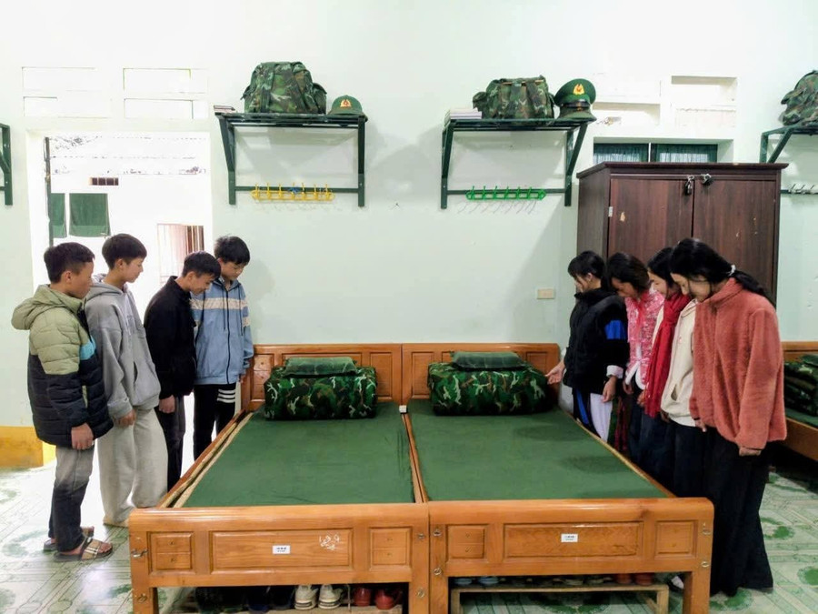 Thăm quan nơi ở của bộ đội Biên phòng. 1000045334.jpg