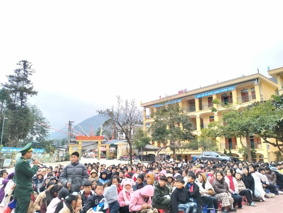 Giáo dục ý thức pháp luật cho học sinh. 1000045327.jpg