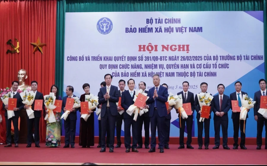 Bổ nhiệm 35 Giám đốc BHXH khu vực.