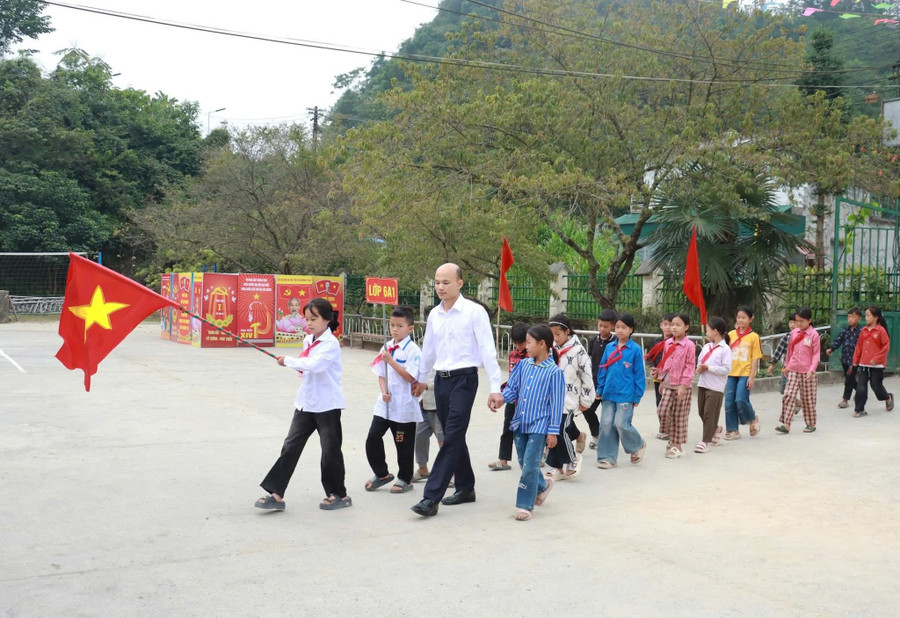 Hòa cùng niềm vui đến trường của thầy và trò tại Tuyên Quang. 1000041110.jpg
